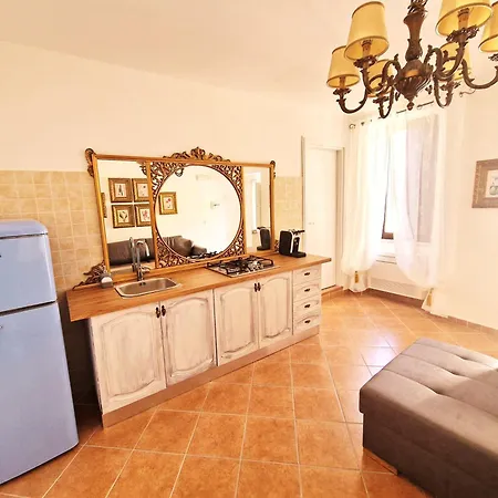 La Corte Dei Filangieri Candida