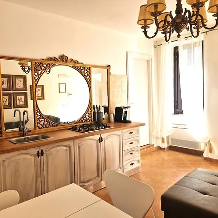 La Corte Dei Filangieri * Candida